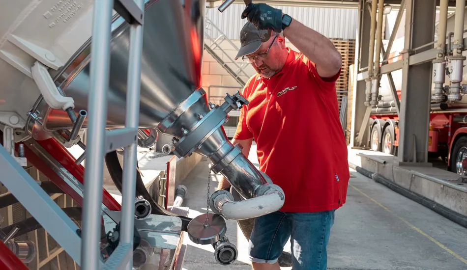 Silotransporte Silo Mitarbeiter Detail Slider 4