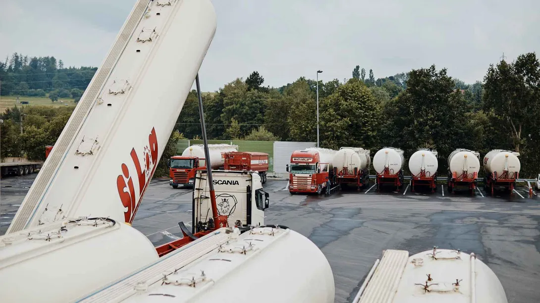 SiLog Lkws Geparkt Slider 4